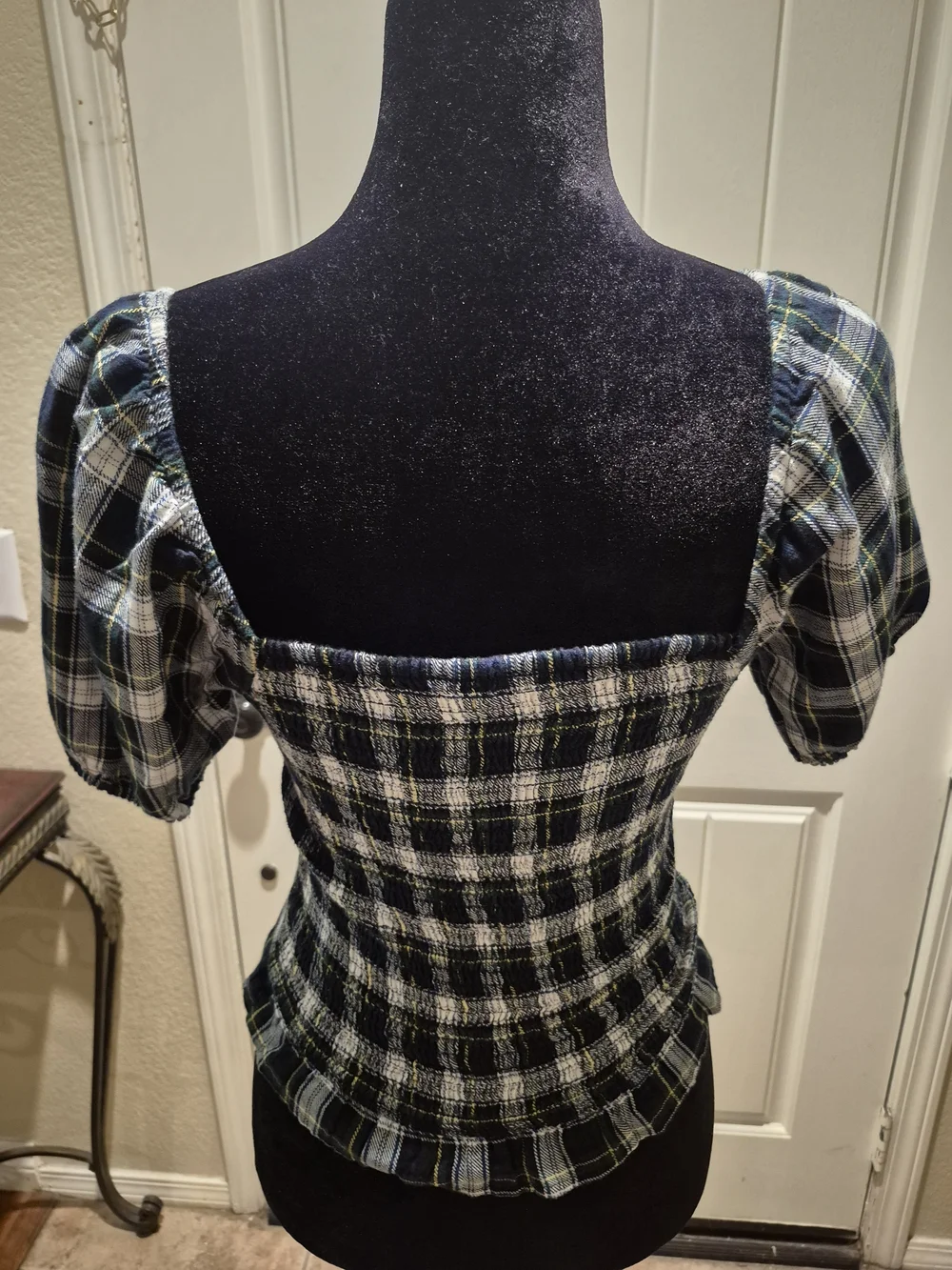 American Eagle Outfitters Navy and Green Plaid Puff-Sleeve Crop Top